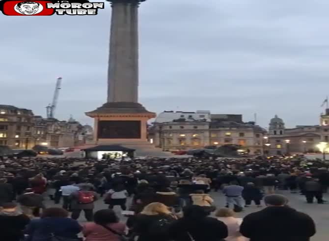 Video :The prayer in London's Trafalgar Square to end the Ramadan fast